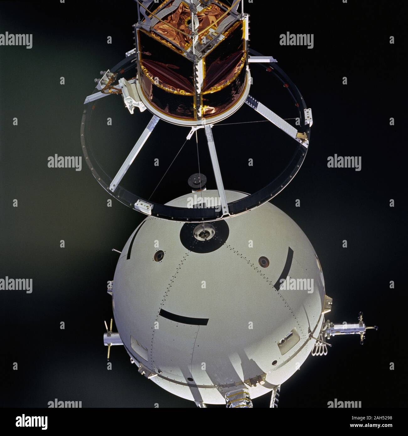 1992 - STS-46 1 Système de Satellite captif (TSS-1) déploiement de satellites OV-104 Banque D'Images