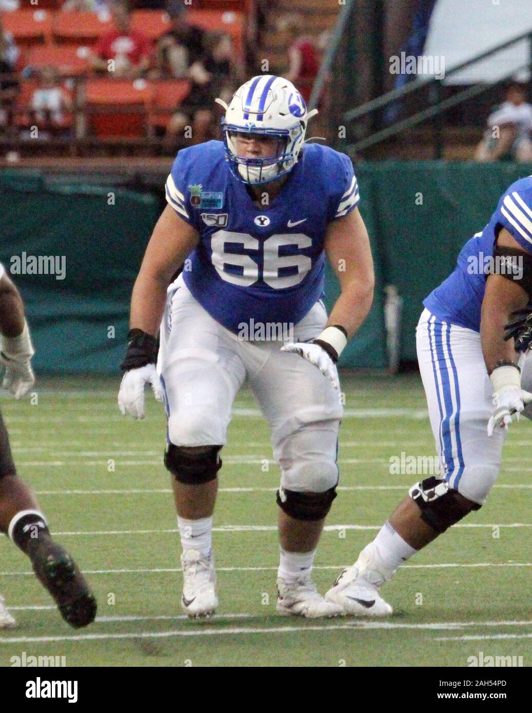 Honolulu, Hawaii, USA. Le 24 décembre, 2019. 24 décembre 2019 - les Cougars de Brigham Young offensive ligne James Empey (66) au cours d'une partie à la SoFi Hawaii Bowl entre les Cougars de Brigham Young et de l'Indiana Rainbow Warriors au shérif Stan Center à Honolulu, HI - Michael Sullivan/CSM. Credit : Cal Sport Media/Alamy Live News Banque D'Images