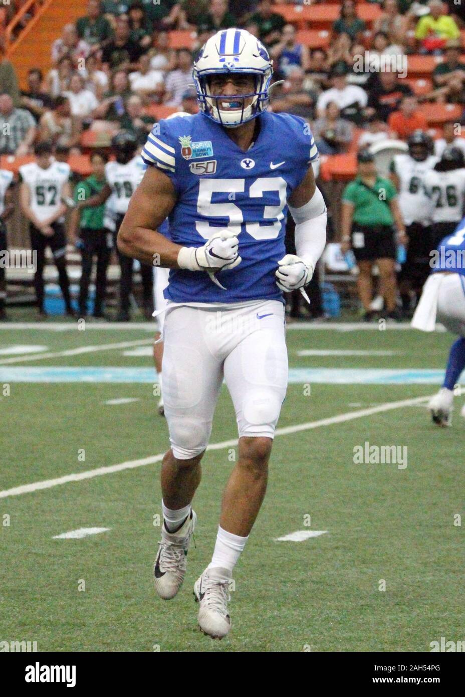 Honolulu, Hawaii, USA. Le 24 décembre, 2019. 24 décembre 2019 - les Cougars de Brigham Young linebacker Ésaïe Kaufusi (53) célèbre un bon jeu défensif au cours d'une partie à la SoFi Hawaii Bowl entre les Cougars de Brigham Young et de l'Indiana Rainbow Warriors au shérif Stan Center à Honolulu, HI - Michael Sullivan/CSM. Credit : Cal Sport Media/Alamy Live News Banque D'Images