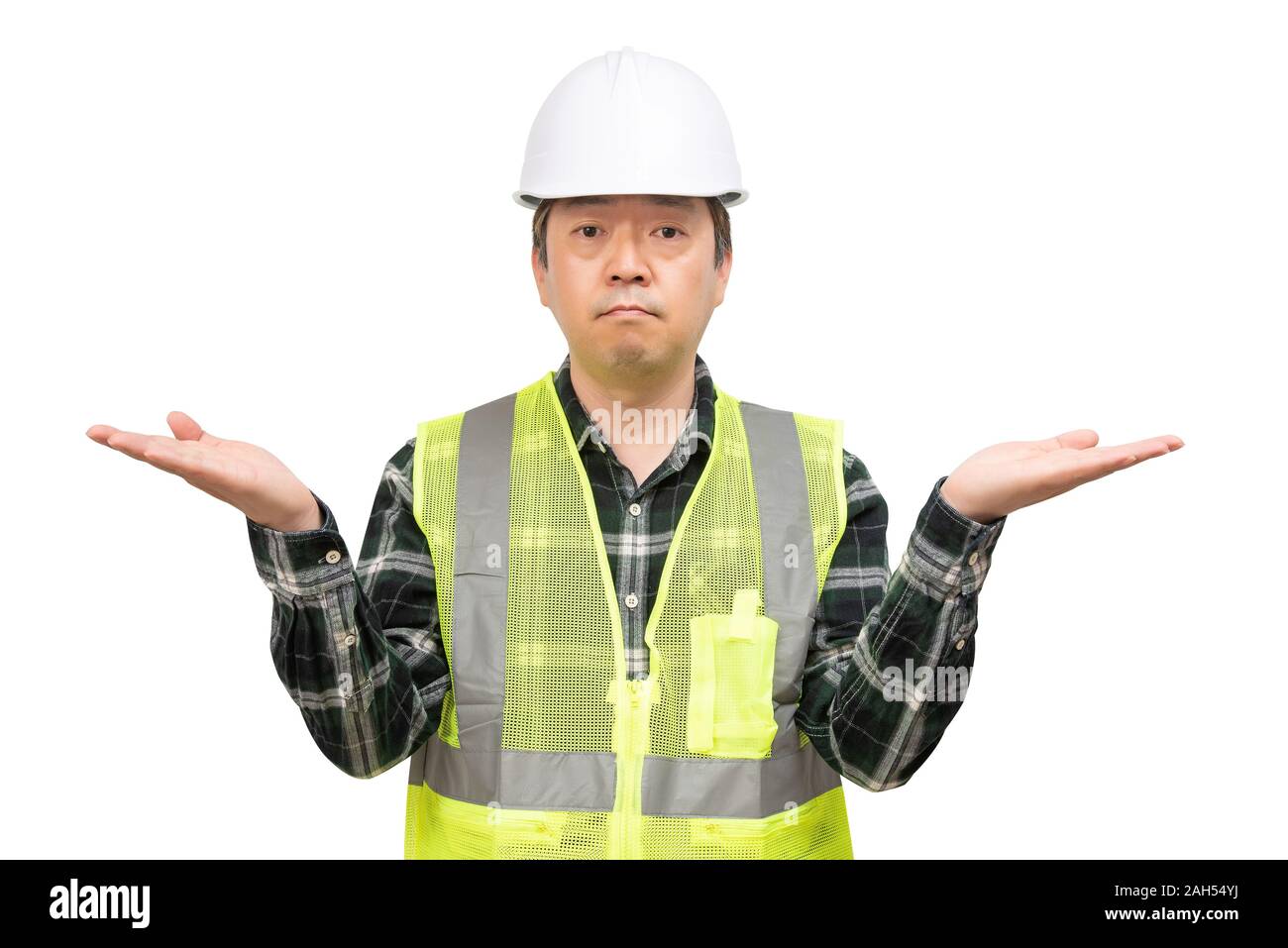 Un homme asiatique d'âge moyen travailleur qui soulève les deux mains et exprime son étonnement. Banque D'Images