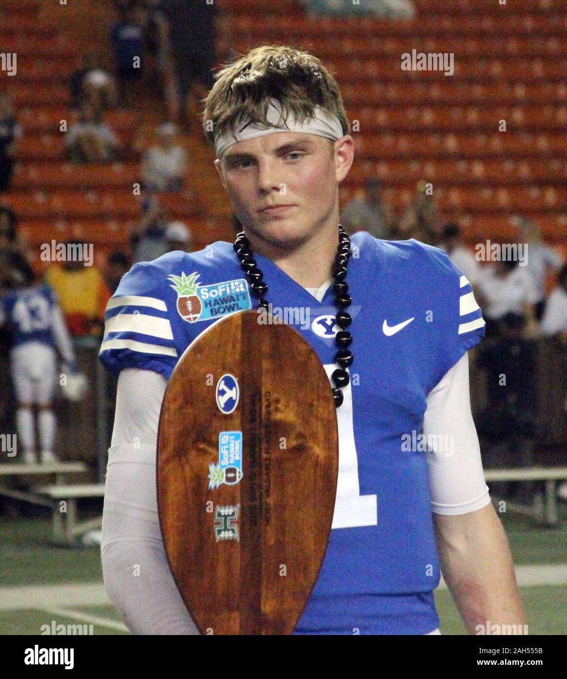 Honolulu, Hawaii, USA. Le 24 décembre, 2019. 24 décembre 2019 - le quart-arrière des Cougars Brigham Young Zach Wilson (1) est le joueur du match BYU pour SoFi Hawaii Bowl entre les Cougars de Brigham Young et de l'Indiana Rainbow Warriors au shérif Stan Center à Honolulu, HI - Michael Sullivan/CSM. Credit : Cal Sport Media/Alamy Live News Banque D'Images