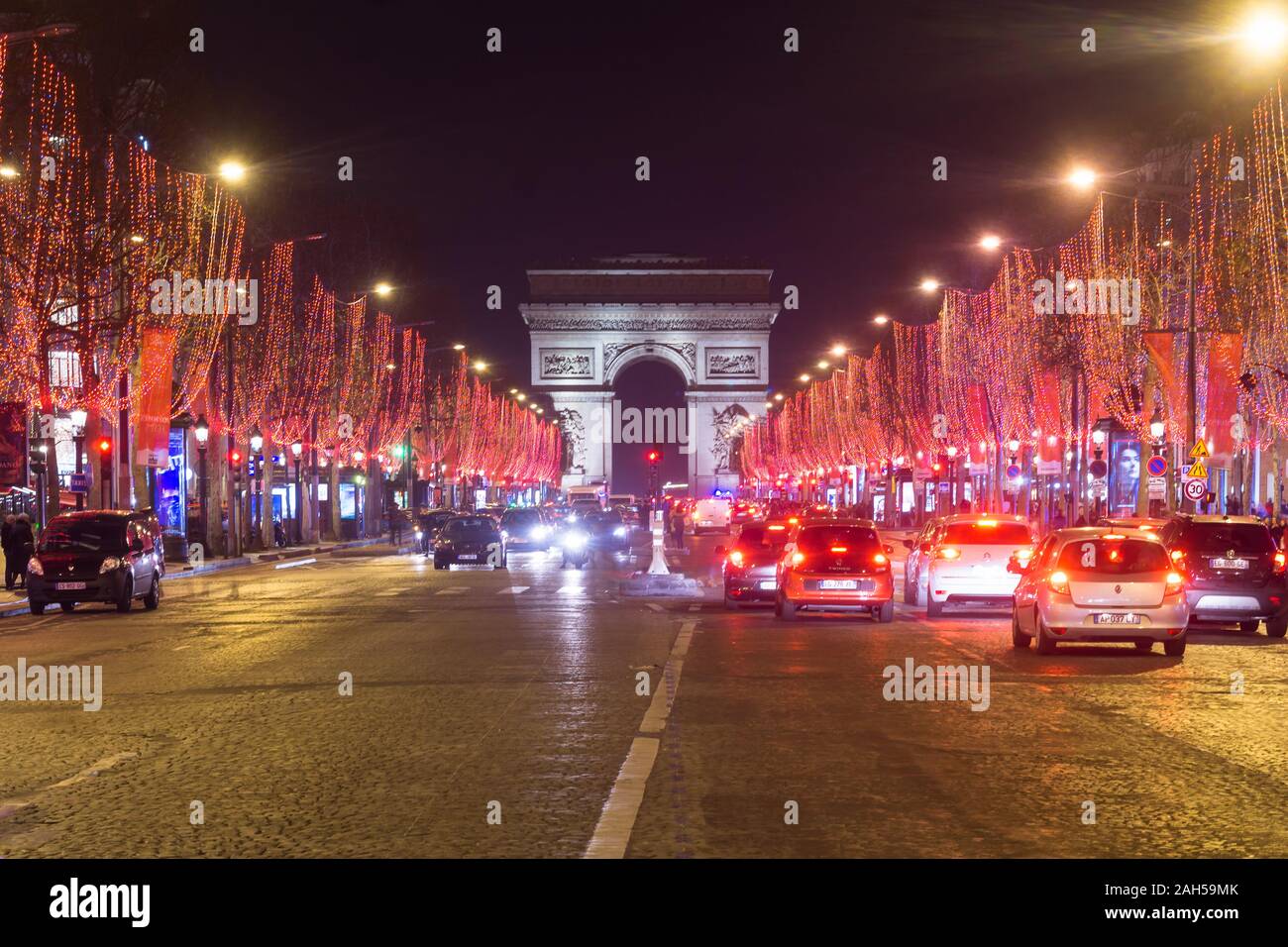 Lumières de Noël Paris - Avenue des Champs-Elysées décoré durant la saison de Noël à Paris, France, Europe. Banque D'Images