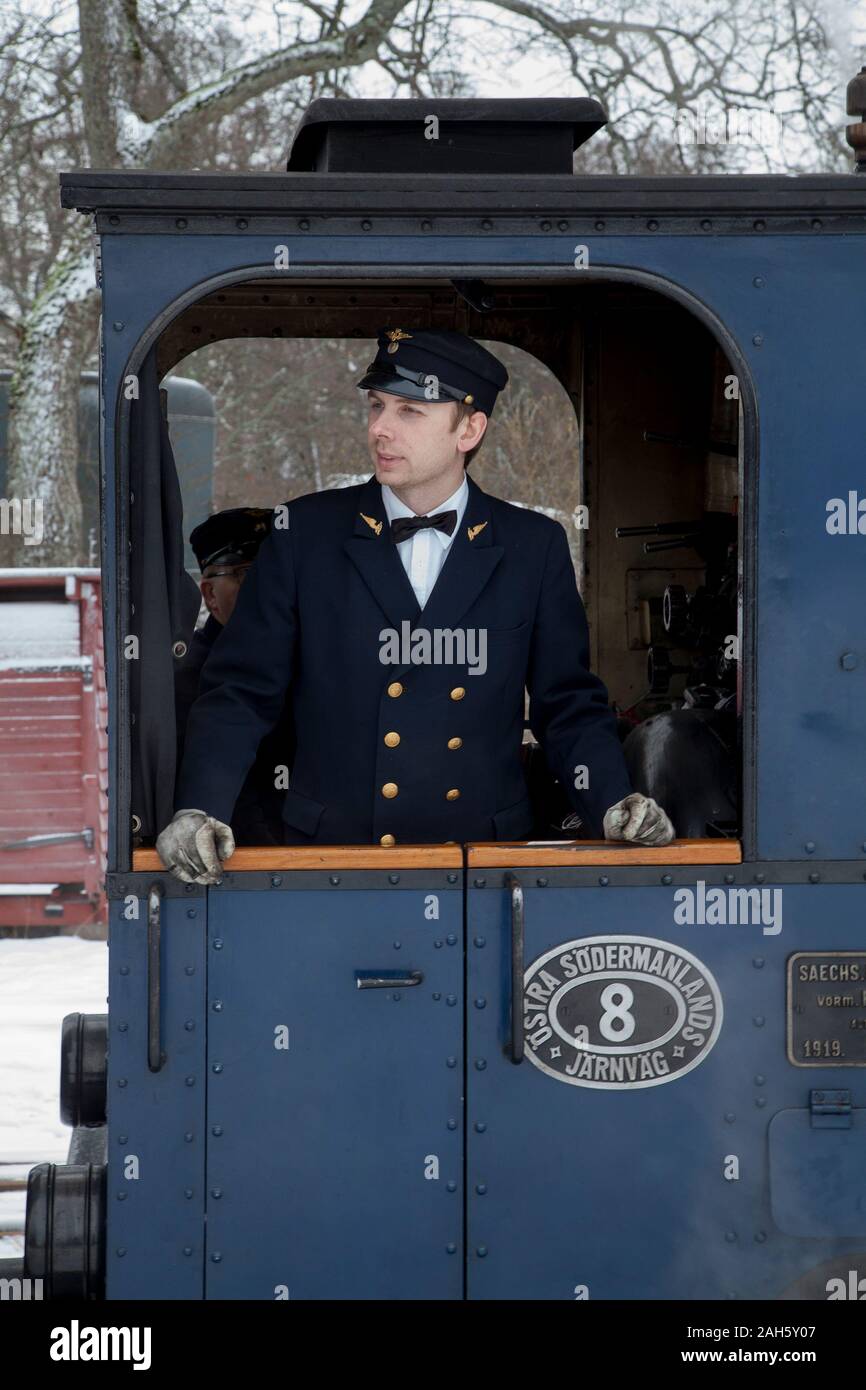 Les pilotes sur locomotive à vapeur petite rainure et historiques en fer Mariefred Banque D'Images