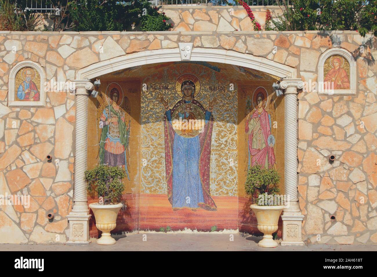 Mosaïque peinture sur les murs du monastère. Agia Napa, Chypre Banque D'Images