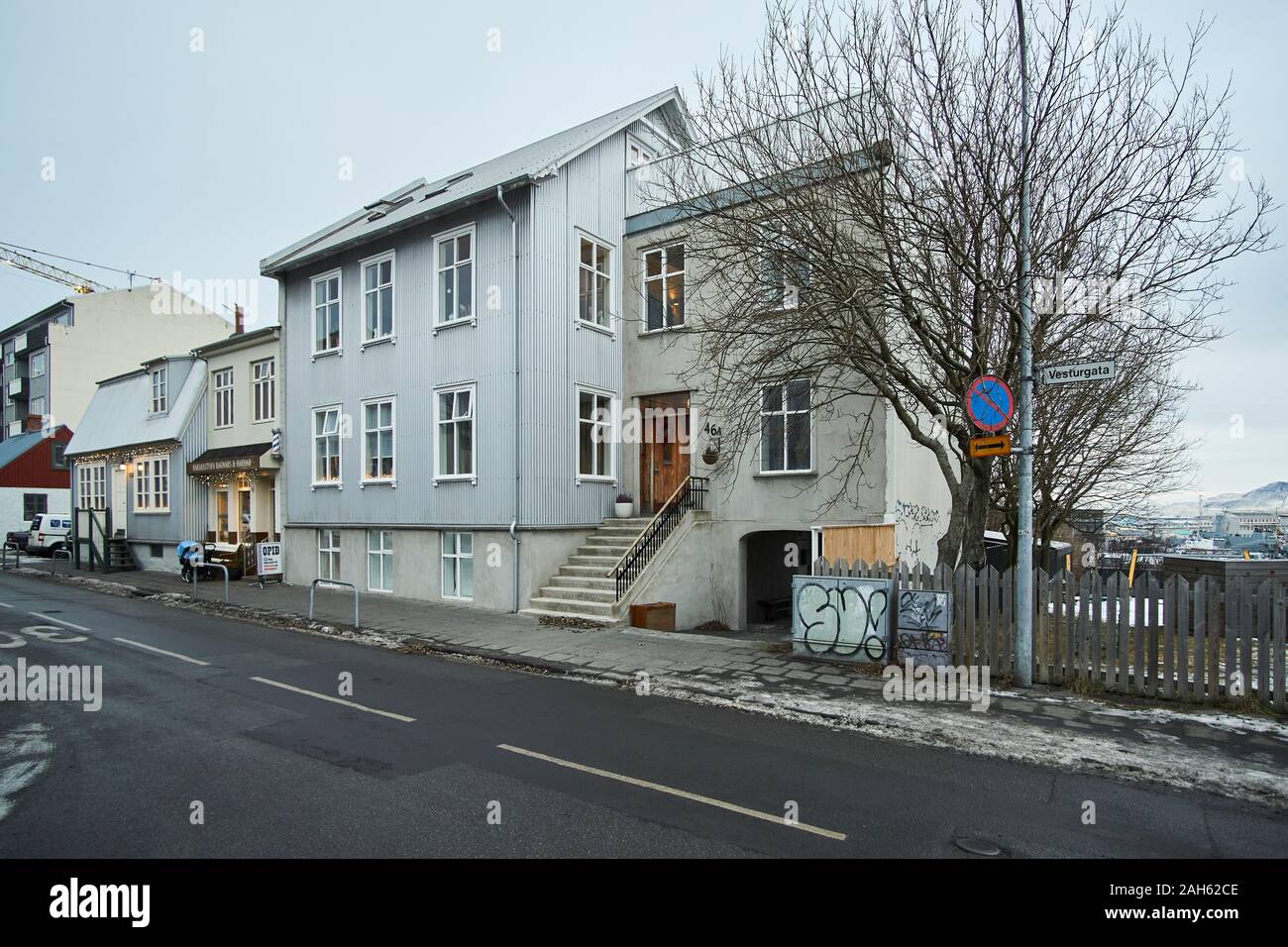 Grand-angle ouest de Reykjavík, scènes de rue dans le crépuscule de l'hiver Banque D'Images