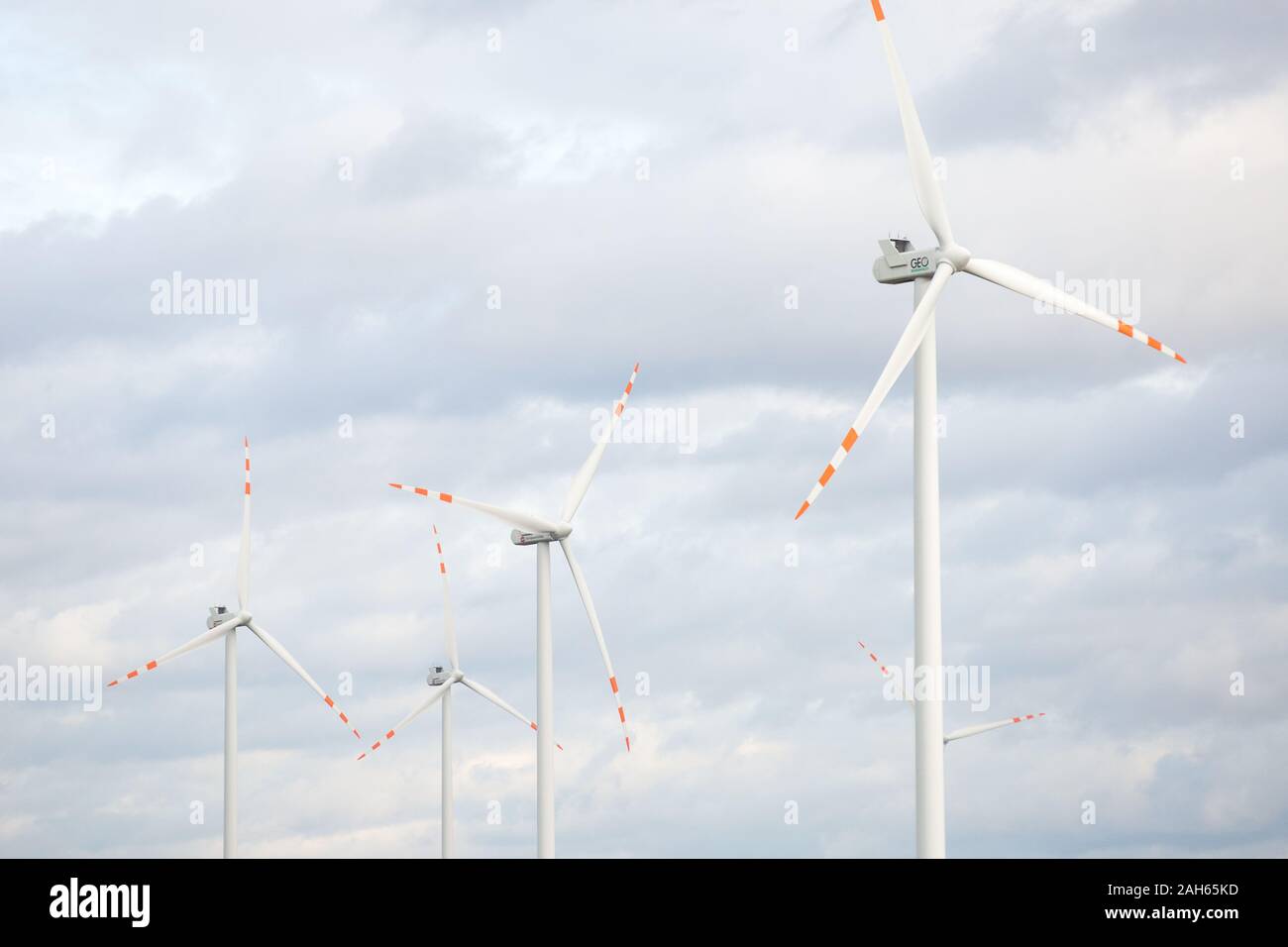 Wrocław, Pologne. 9Th Mar, 2019. Éoliennes vu près de la frontière entre la Pologne et l'Allemagne à Zgorzelec. Le propriétaire de la ferme éolienne de Zgorzelec & Jedrzychowice est le groupe de l'énergie éolienne portugais EDP Renovaveis. Credit : Karol Serewis SOPA/Images/ZUMA/Alamy Fil Live News Banque D'Images