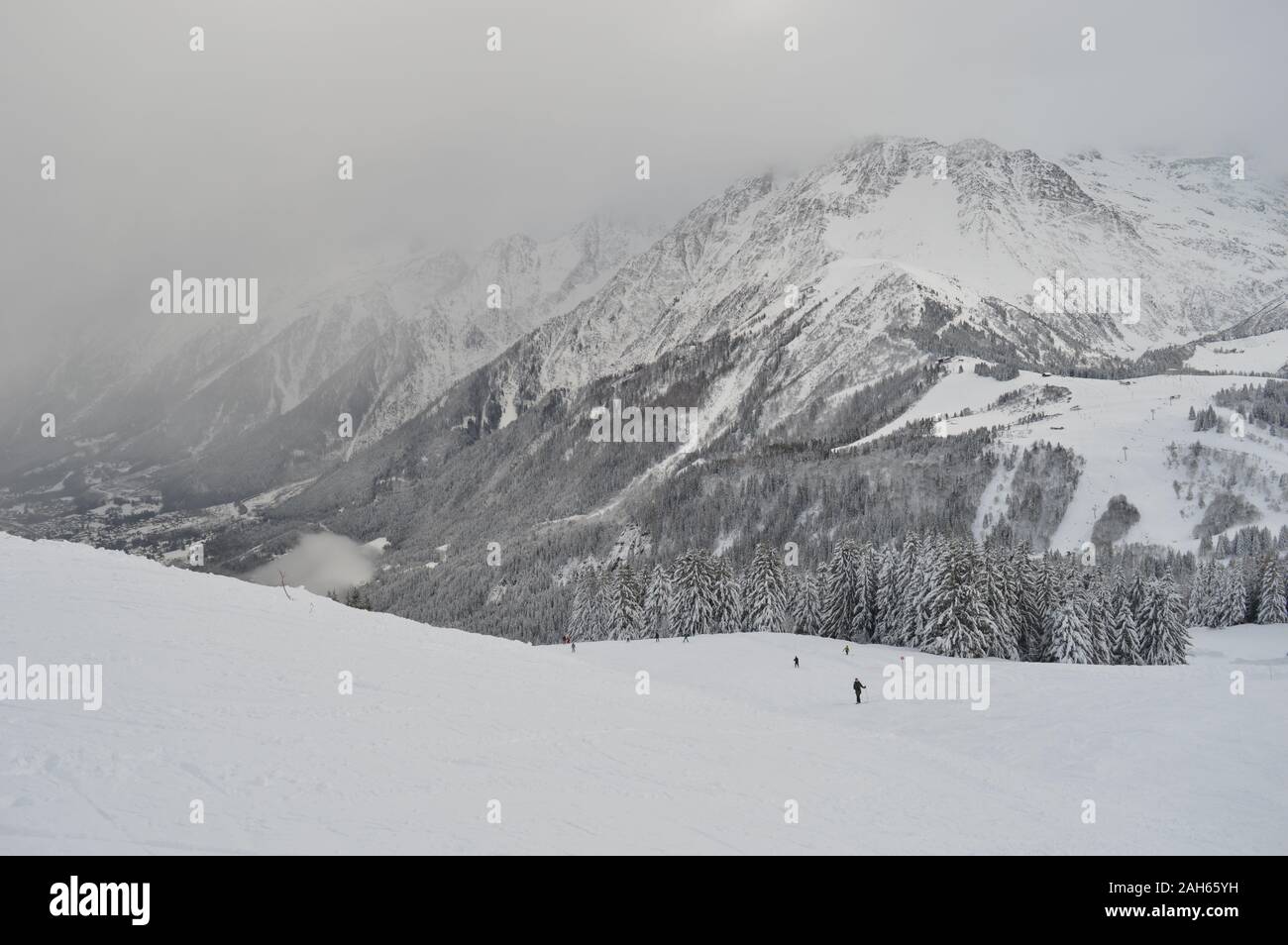 Chamonix, France. 23 décembre 2019. Domaine skiable enneigé avec montagnes en hiver, domaine de Balme, Mont blanc, Chamonix. Banque D'Images