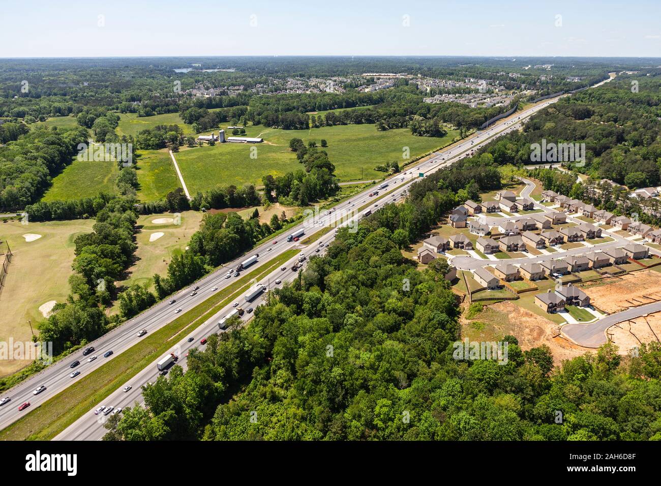Vue aérienne de route rurale, traversant le centre de la Géorgie, USA Banque D'Images