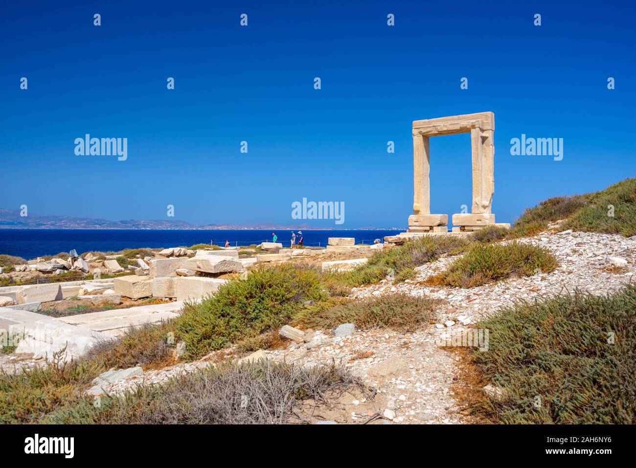 Portara - ruines de l'ancien temple d'Apollon de Délos sur l'île de Naxos, Cyclades, Grèce Banque D'Images