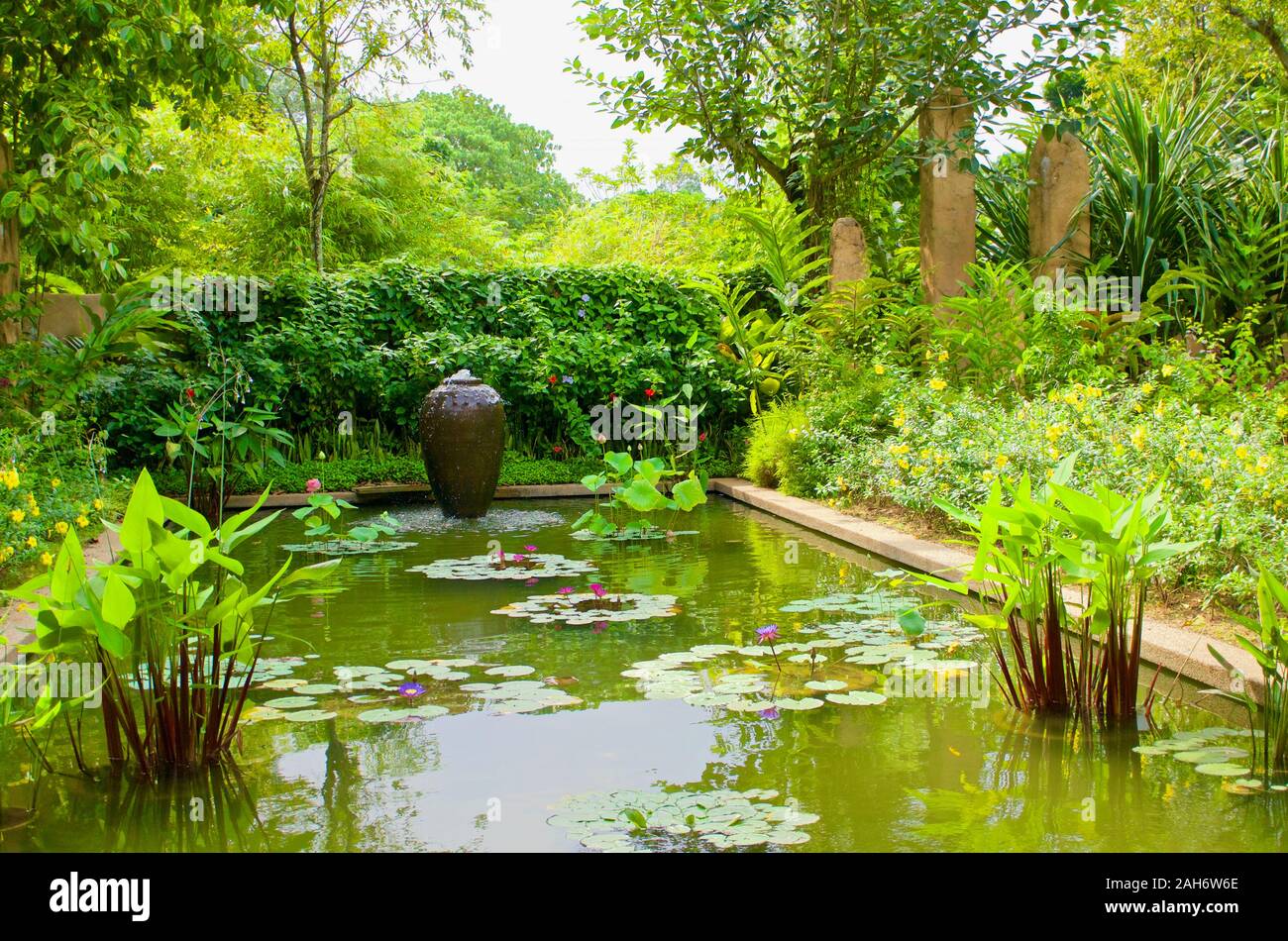Jardin de style malaisien avec étang à Seremban, Malaisie Banque D'Images
