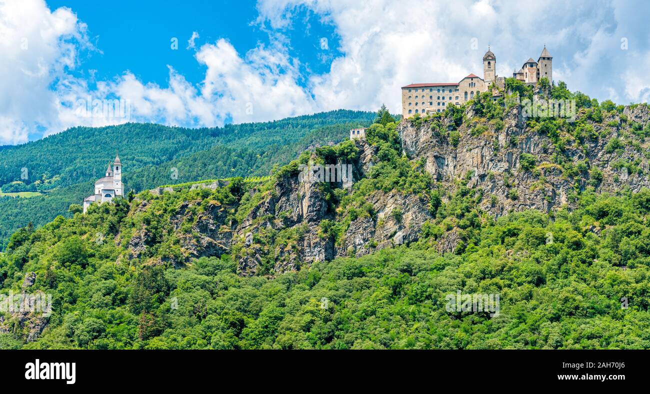 Chemin idyllique de Sabiona monastère près de Chiusa, Province de Bolzano, Trentin-Haut-Adige, Italie. Banque D'Images