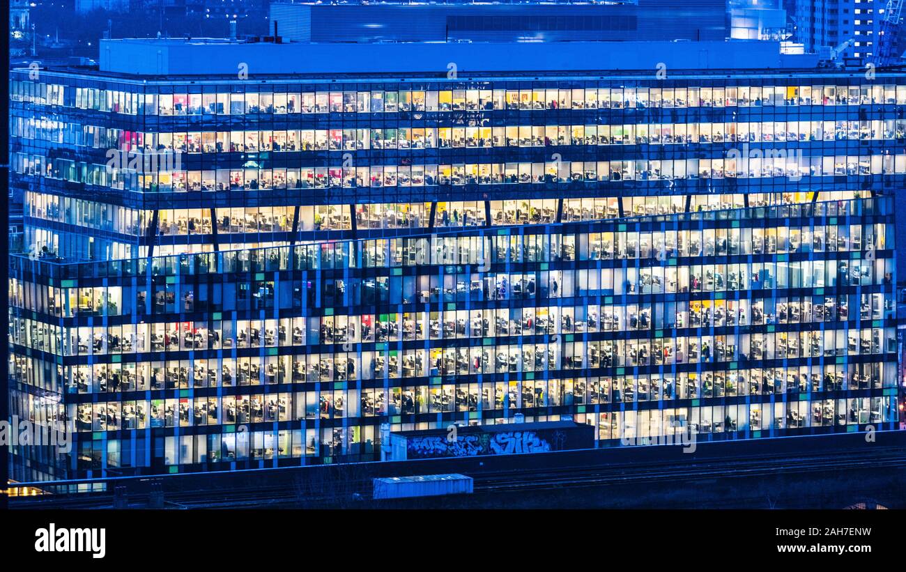 Ruche - haute densité de bureaux dans un immeuble de bureaux à Londres - Maison de la palestre, 197 Blackfriars Road, Bankside, Londres. Alsop Architects 2006. Banque D'Images