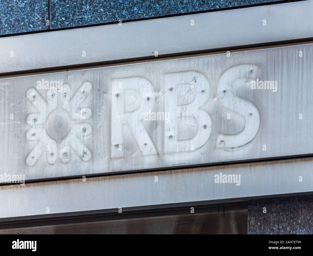 Direction générale de la Banque RBS fermé dans la ville de Londres. L'ombre de la RBS Logo est tout ce qui reste. Banque D'Images