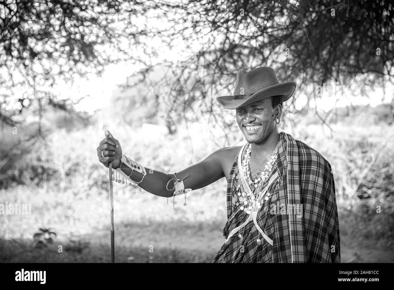 Beau guerrier Masaï dans un cowboy hat Banque D'Images