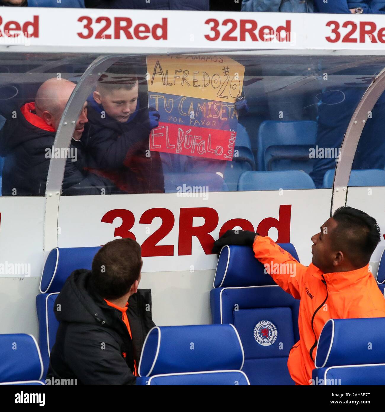 Glasgow, Royaume-Uni.. 26 décembre 2019. Rangers FC joué leur match de championnat contre le Boxing Day Kilmarnock FC à leur terre d'accueil, stade Ibrox Govan, Glasgow. Bien que les Rangers ont seulement remporté l'un de leurs cinq dernières réunions de la ligue avec Kilmarnock à Ibrox, 1 à 0 en mai 2018, ils ont enregistré un 5 - 0 Accueil gagner sur Kilmarnock dans les Scottish Cup en février 2019 Le jeu terminé avec un 1 - 0 victoire pour les Rangers et le but est marqué par Alfredo Morelos, introduit le comme un substitut au second semestre. . Credit : Findlay / Alamy News Banque D'Images