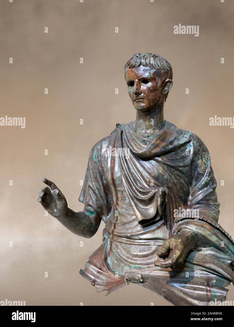 Fragment de statue de bronze romain de l'empereur Auguste, vers 12-10 av. J.-C., trouvés dans la mer Égée de l'île d'Eubée, Musée archéologique d'Athènes Banque D'Images