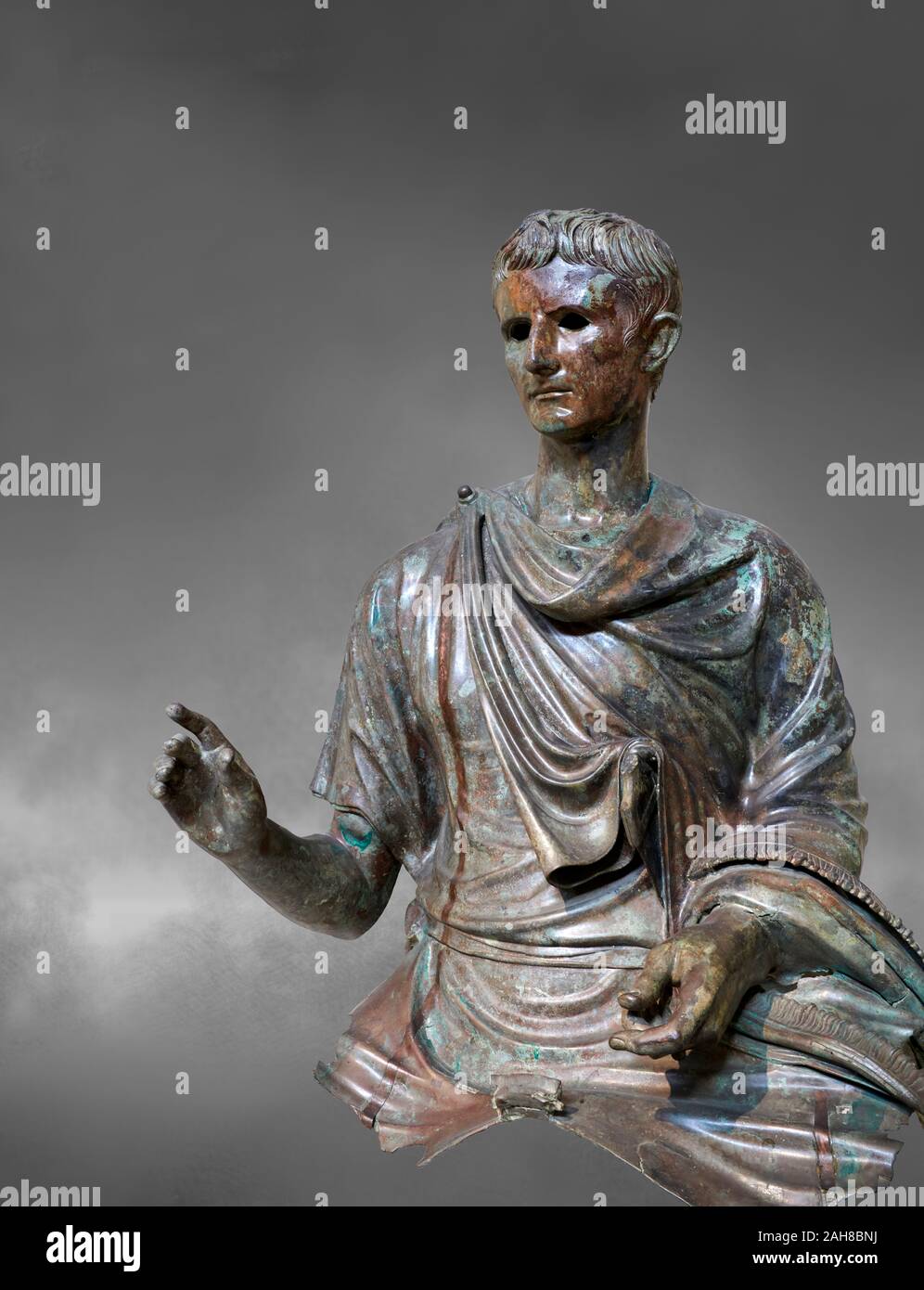 Fragment de statue de bronze romain de l'empereur Auguste, vers 12-10 av. J.-C., trouvés dans la mer Égée de l'île d'Eubée, Musée archéologique d'Athènes Banque D'Images