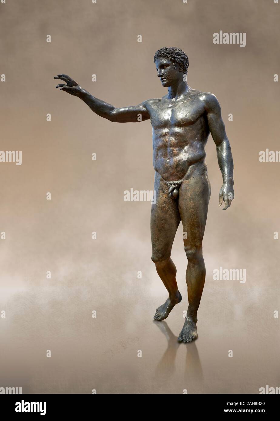 Gronze classique grec statue d'un jeune sculpteur par Euphranor. à partir de l'épave d'Anticythère, vers 340-330 avant J.-C., Musée National Archéologique d'Athènes Banque D'Images