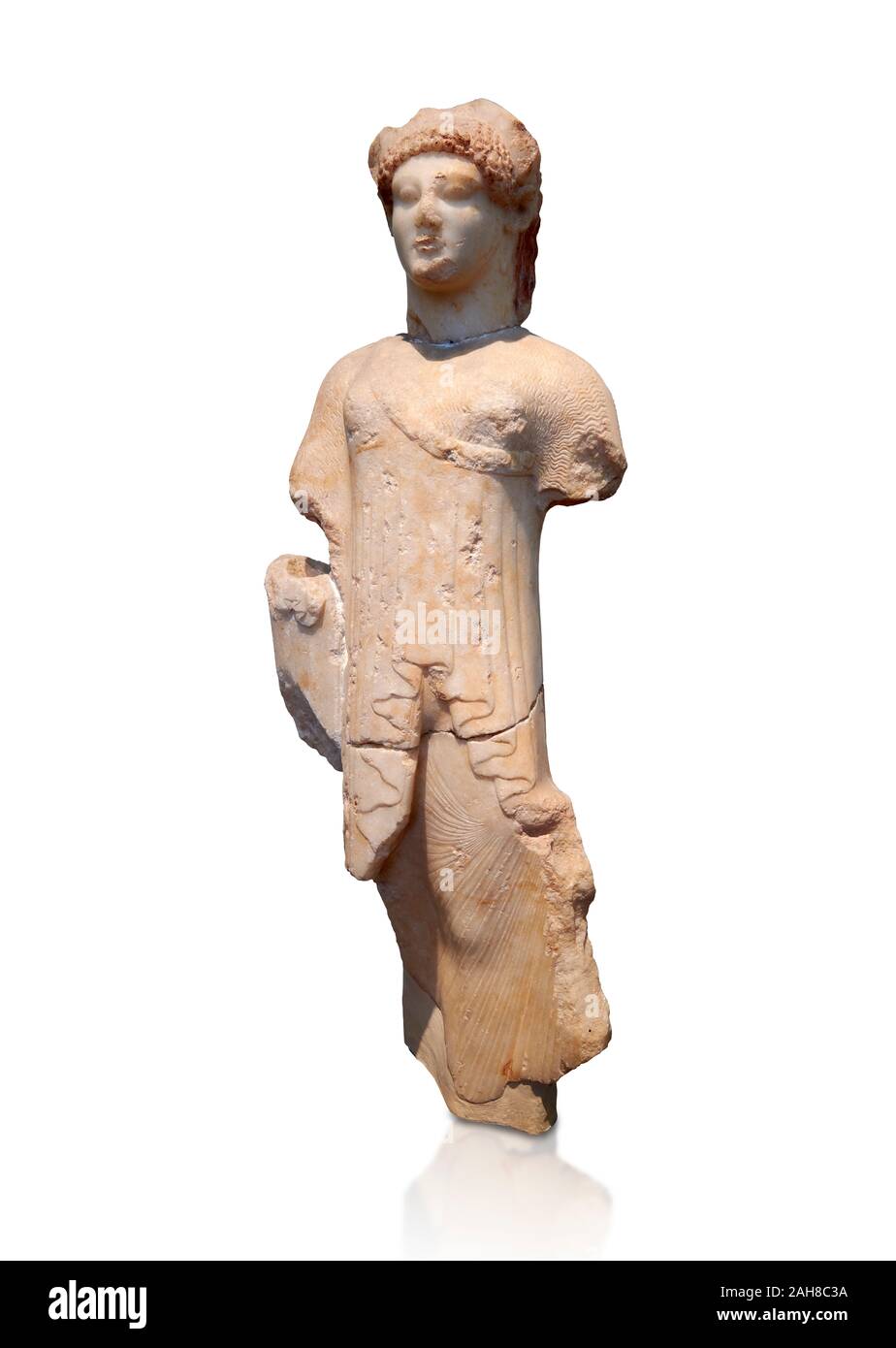 En ancien Grec archaïque, statuette d'un Aleusis, Kore, à partir de C. 490-480 avant J.-C., Musée National Archéologique d'Athènes. Cat No 24. Contre le blanc. Banque D'Images