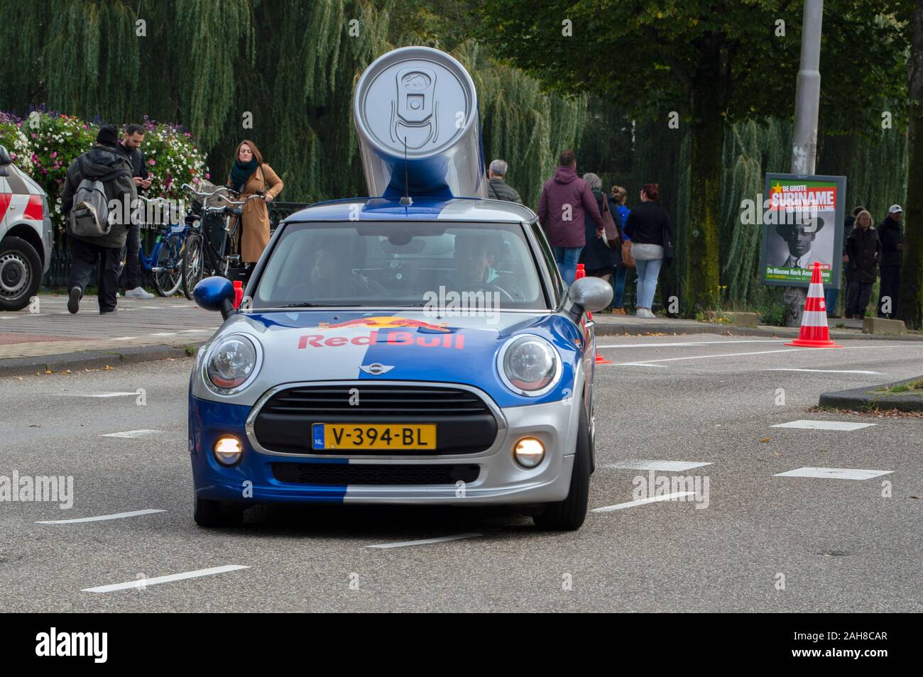 Red bull advertisement Banque de photographies et d’images à haute ...