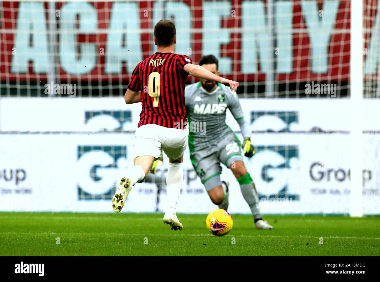 Milan, ITALIE - 15 décembre 2019: Krzysztof Piatek occasion de marquer au cours de la série A 2019/2020 MILAN / SASSUOLO au stade San Siro. Banque D'Images