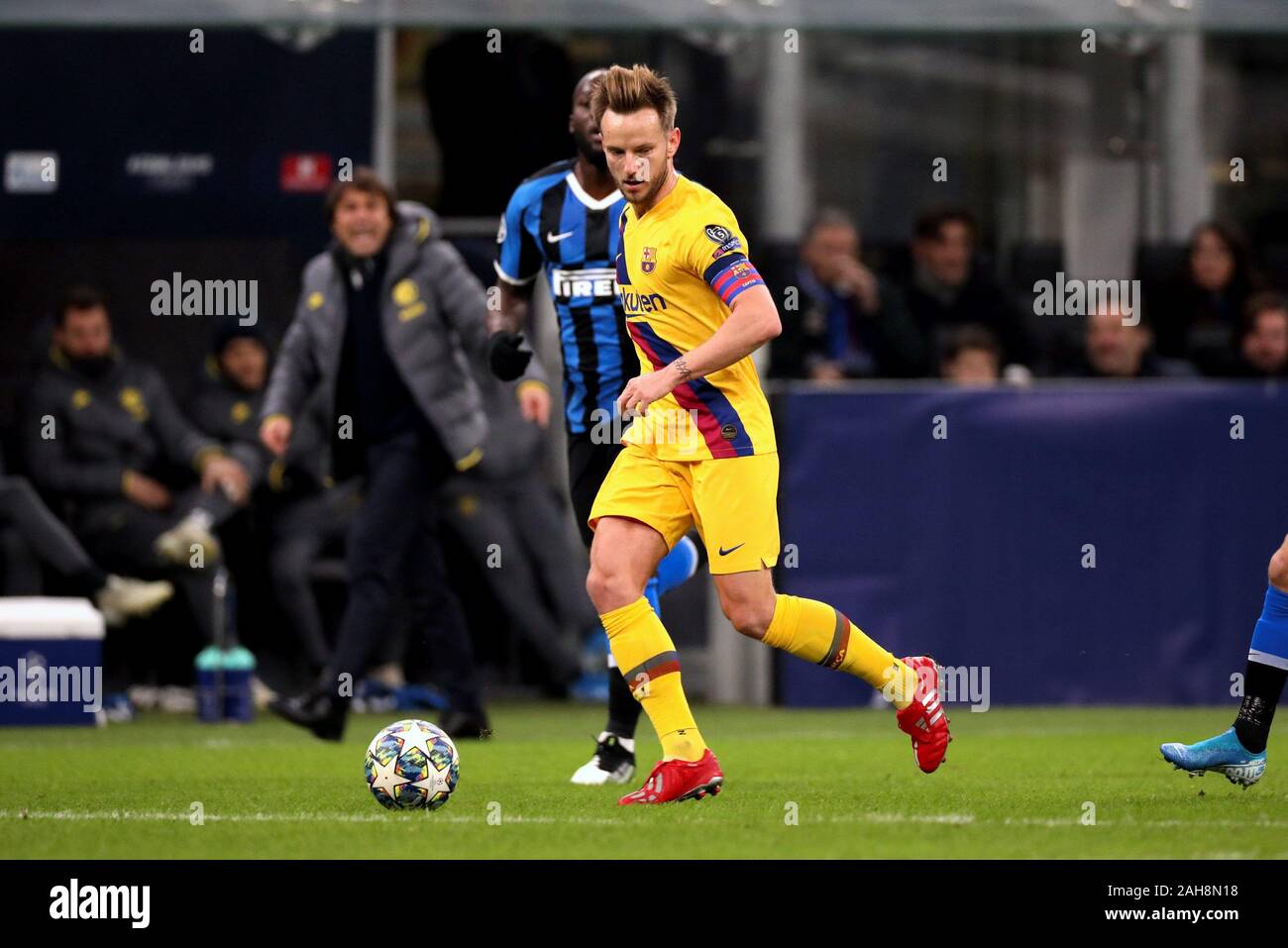 Milan, ITALIE - 10 décembre 2019: Ivan Rakitic en action pendant la Ligue des Champions de l'UEFA 2019/2020 INTER / BARCELONE au stade San Siro. Banque D'Images