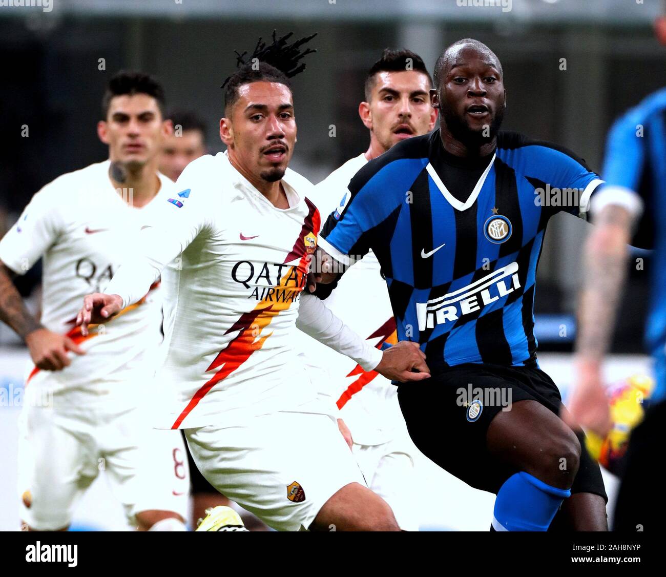 Milan, ITALIE - décembre 06, 2019: Chris Smalling et Romelu Lukaku en action pendant la série A 2019/2020 INTER / ROMA au stade San Siro. Banque D'Images