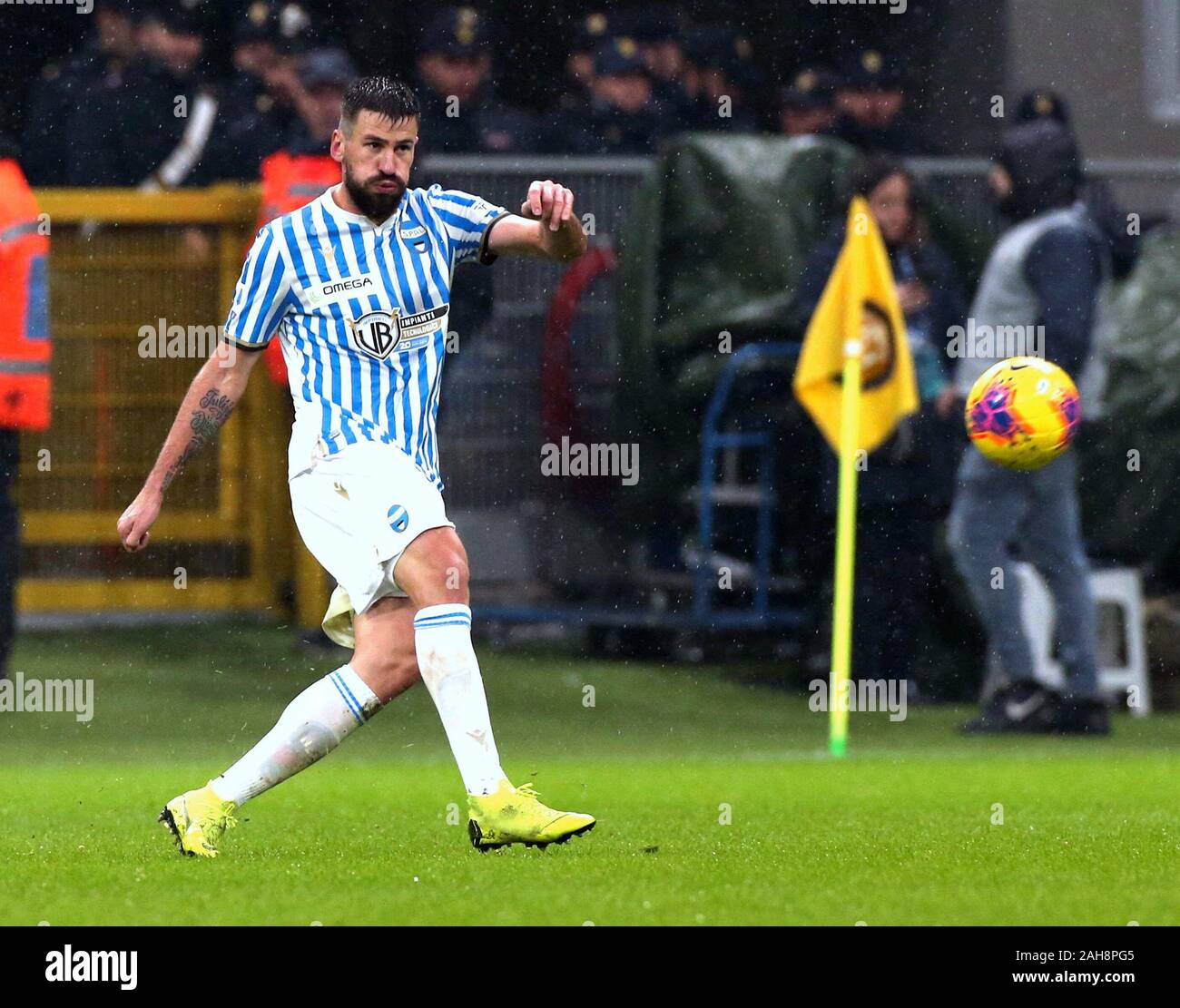 Milan, ITALIE - 01 décembre 2019: Nenad Tomovic en action pendant la série A 2019/2020 INTER / SPAL au stade San Siro. Banque D'Images