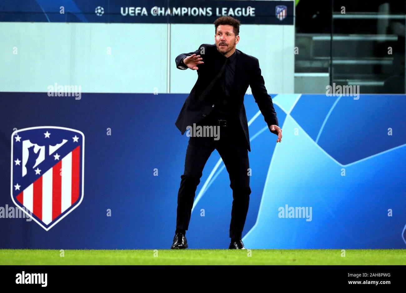 Turin, ITALIE - 26 novembre 2019: Diego Simeone entraîneur-chef de l'Atetico de Madrid gestuments pendant la Ligue des Champions de l'UEFA 2019/2020 JUVENTUS / ATLETI Banque D'Images