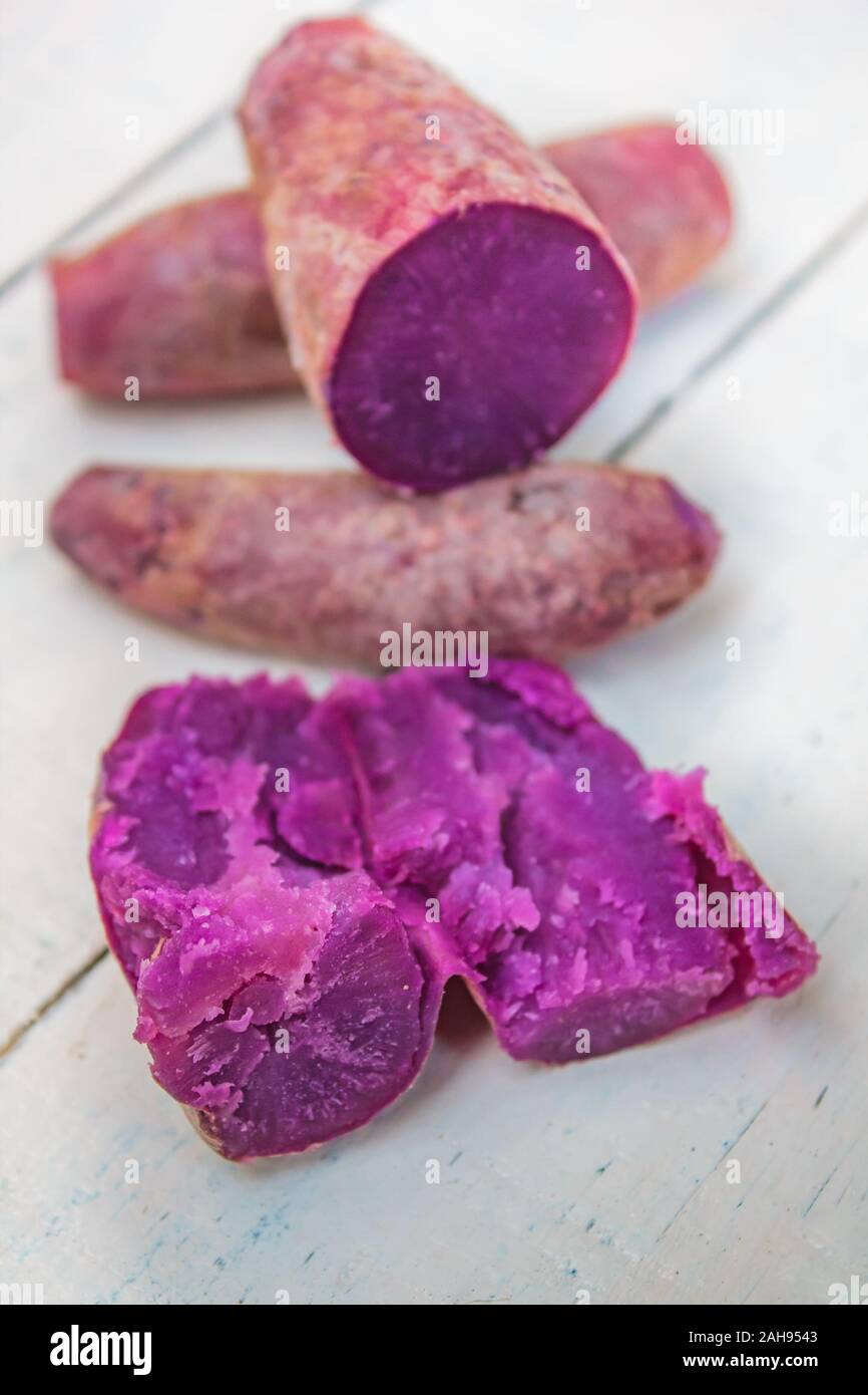 Bio bouillie patate douce, igname pourpre. Banque D'Images
