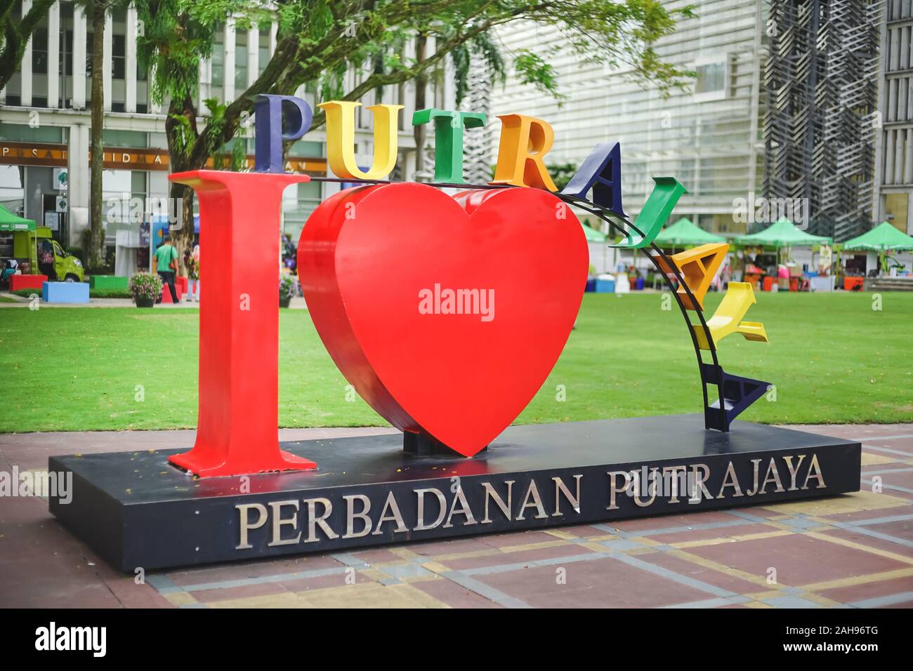 Putrajaya, Malaisie - 8 novembre 2019 : J'adore Perbadanan Putrajaya signer en face de Perbadanan Putrajaya Putrajaya, Malaisie, la porte. Banque D'Images