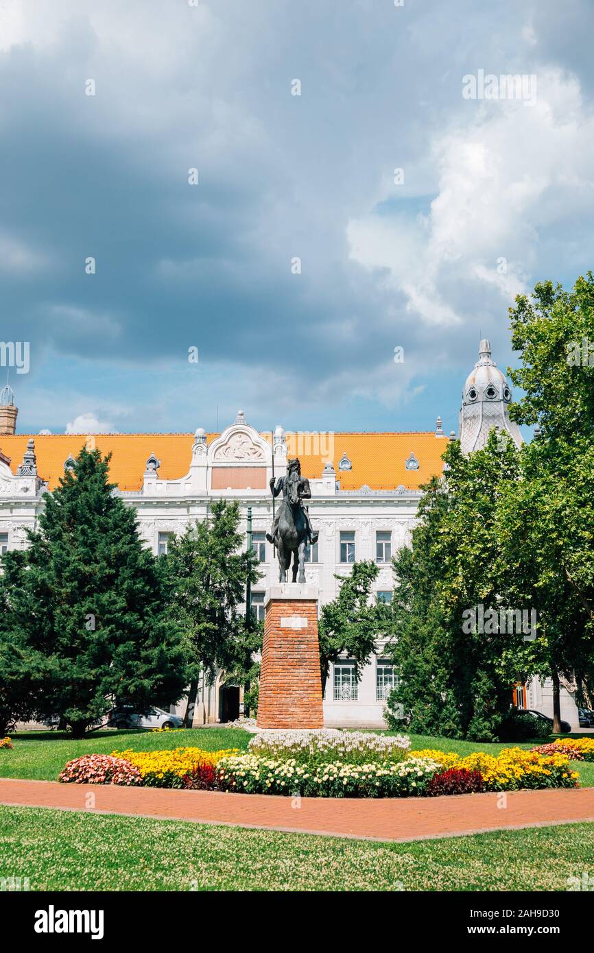 Szeged, Hongrie - le 19 juillet 2019 : Le Roi Bela IV statue équestre au parc ter Szechenyi Banque D'Images