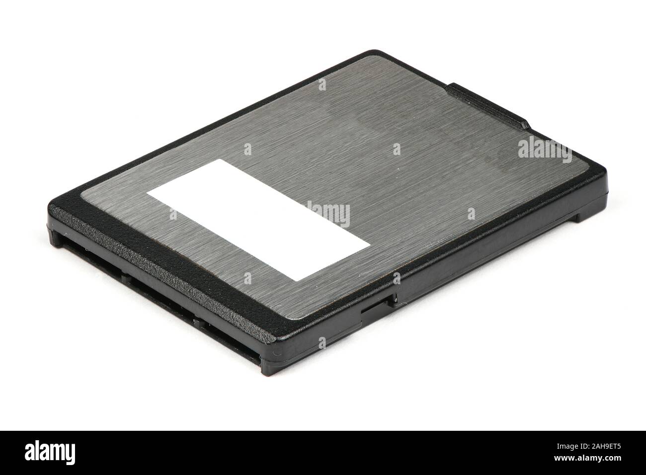 Carte mémoire professionnel moderne dispose de 64 Go de capacité de stockage, prêt à être utilisé. Isolé sur fond blanc. Photo haute résolution. Profondeur totale de Banque D'Images