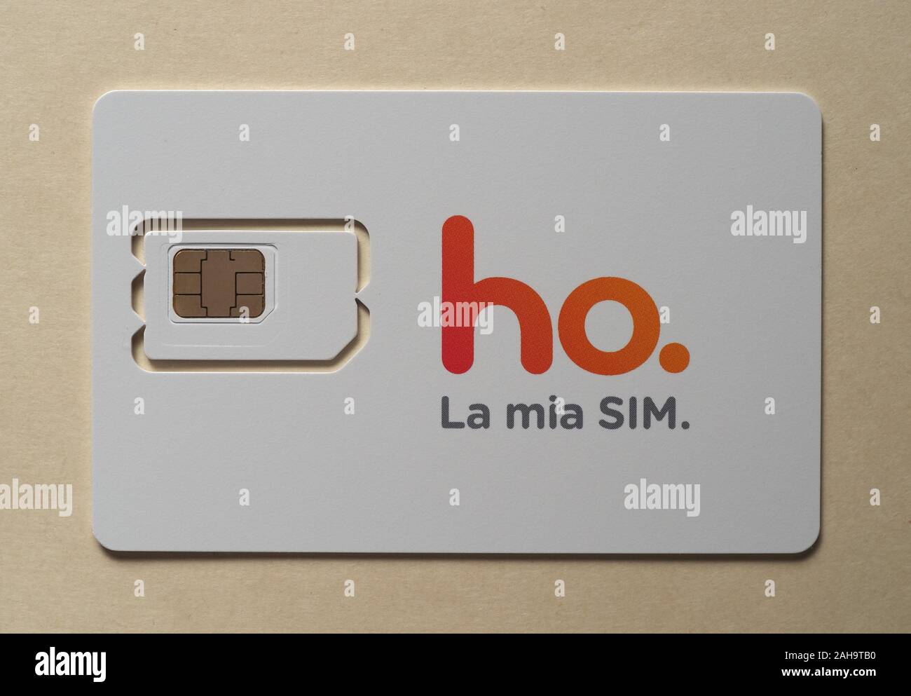 MILAN, ITALIE - CIRCA Octobre 2019 : Ho (low cost mobile Vodafone italien mvno) carte sim Banque D'Images