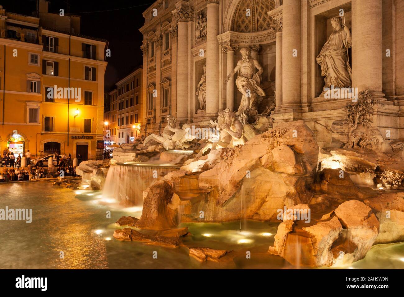 Fontana Di Trevi par nuit Banque D'Images