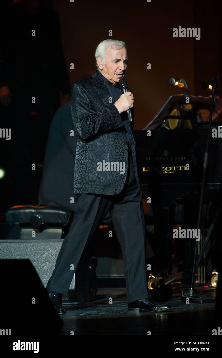 Parme, Italie 10/30/2009 : Charles Aznavour en concert au Théâtre Regio de Parme Banque D'Images