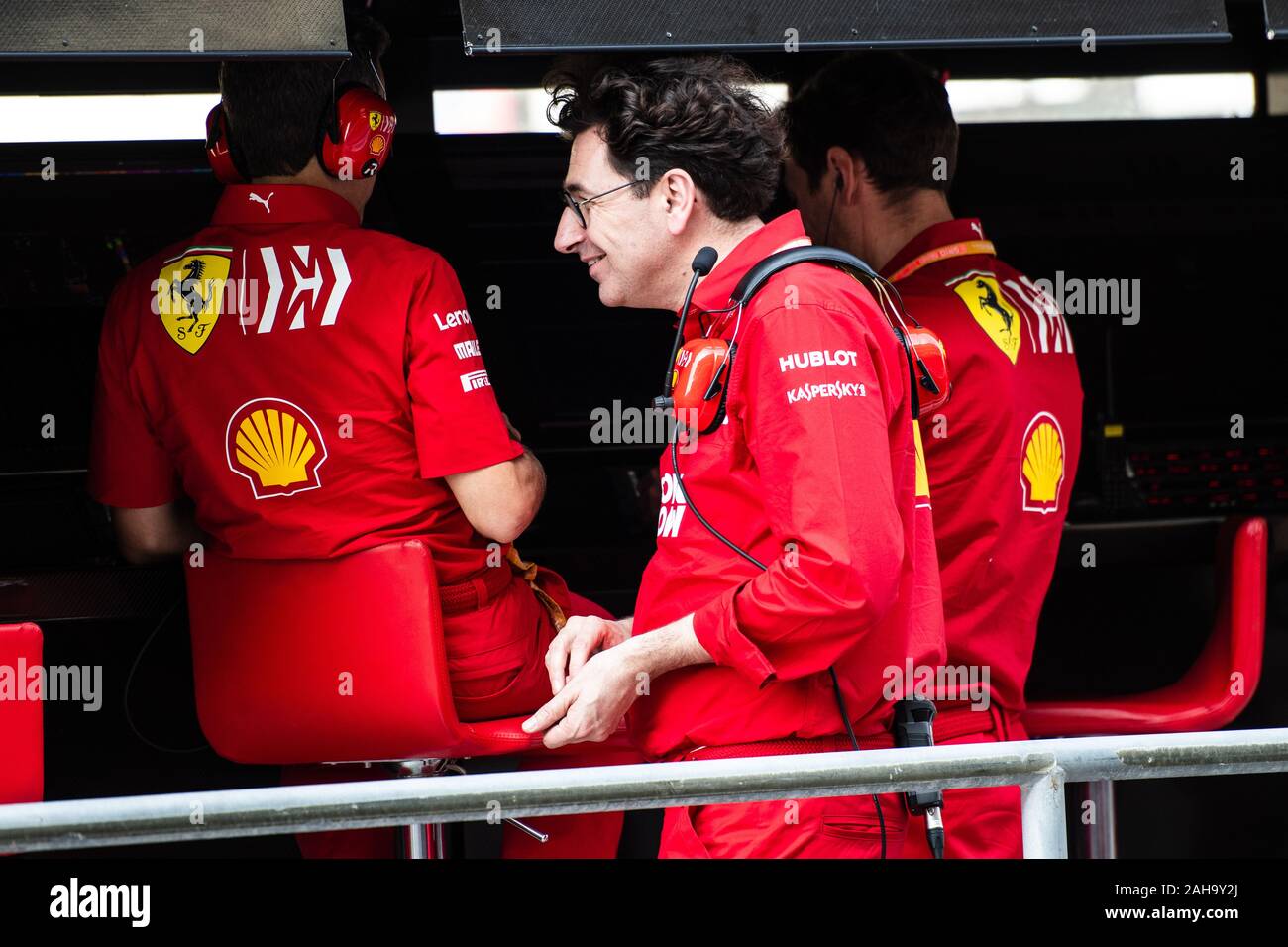 Eau/Abu Dhabi - 30/11/2019 - Mattia Binotto (ITA), la directrice de l'équipe Ferrari, dans la voie des stands avant le début du 3ème PCRD, devant le Grand Prix d'Abu Dhabi Banque D'Images