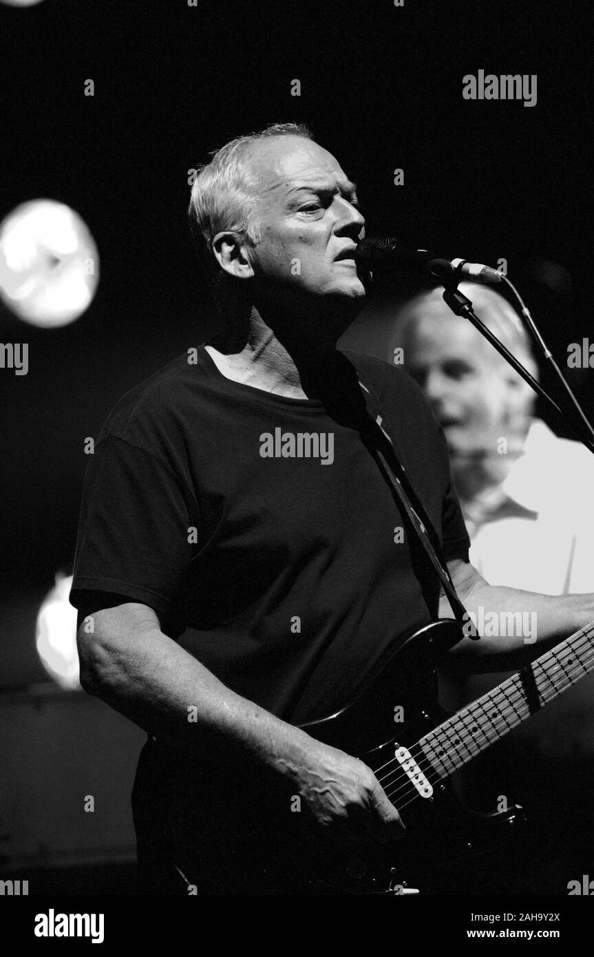 Milan, Italie, 24 mars 2006, concert live de David Gilmour au "Teatro Arcimboldi ' : David Gilmour pendant le concert Banque D'Images