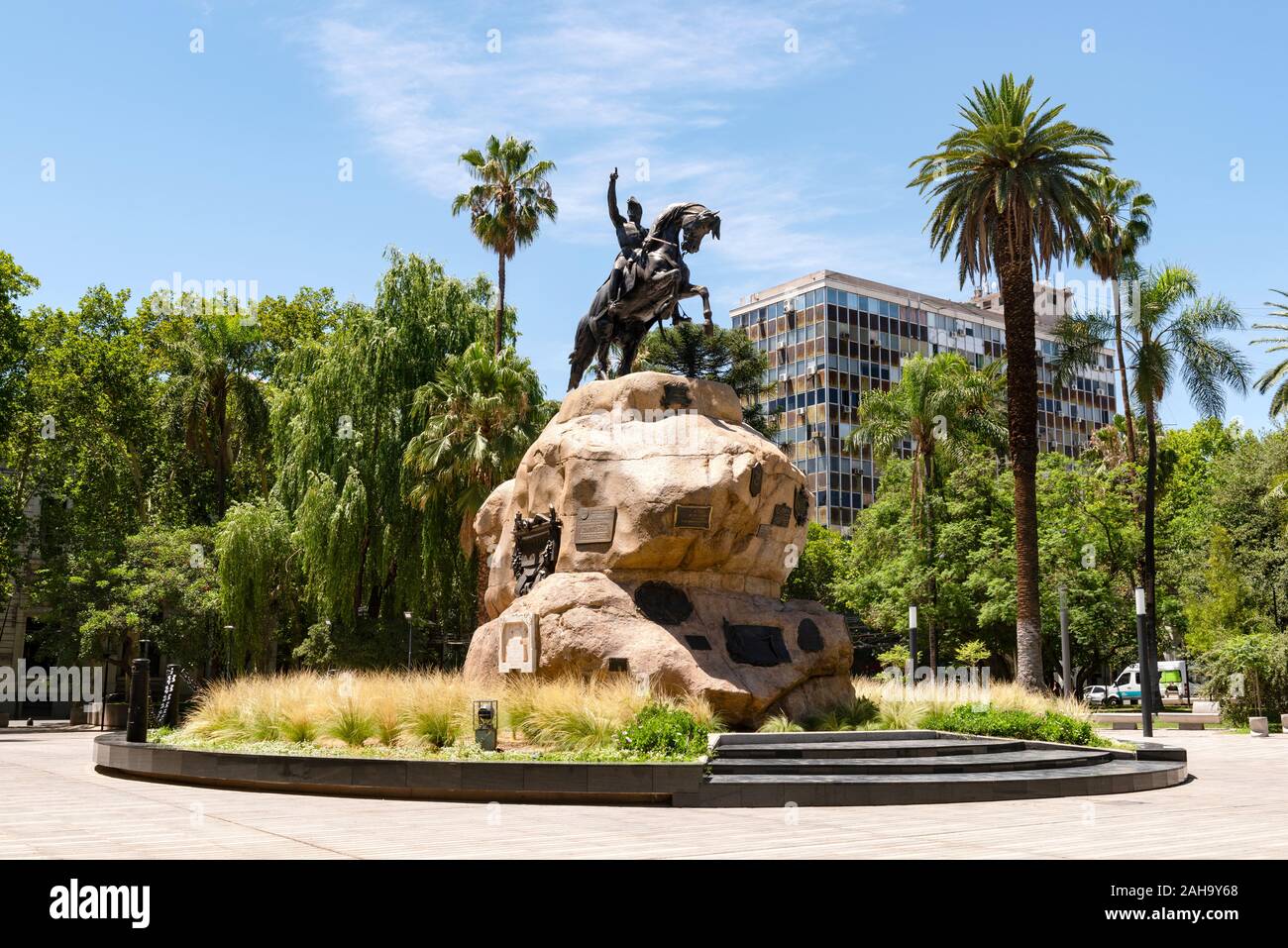 Monumento general jose de san martin en plaza san martin Banque de ...
