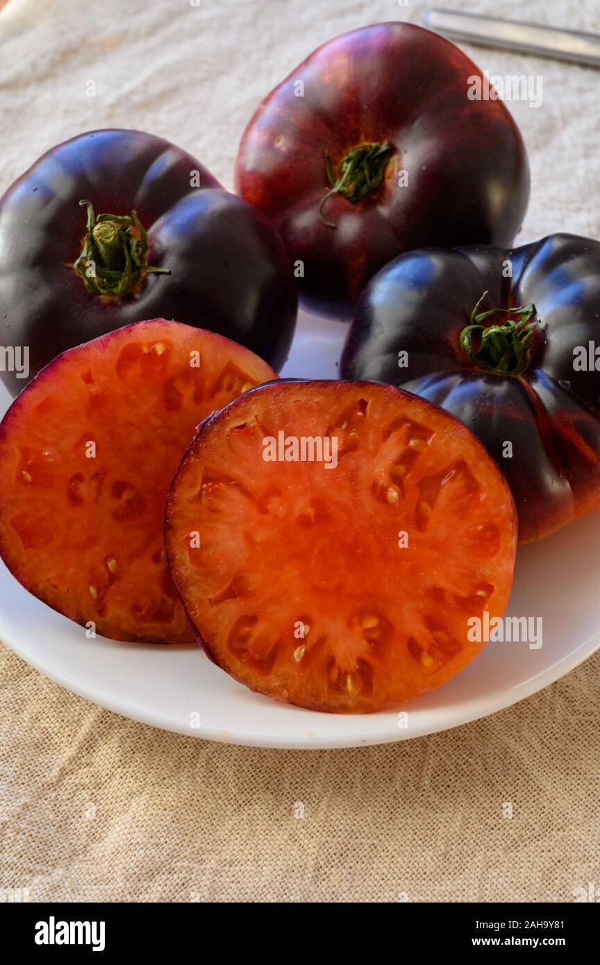 Biologiques tomates mûres Purple Calabash close up Banque D'Images