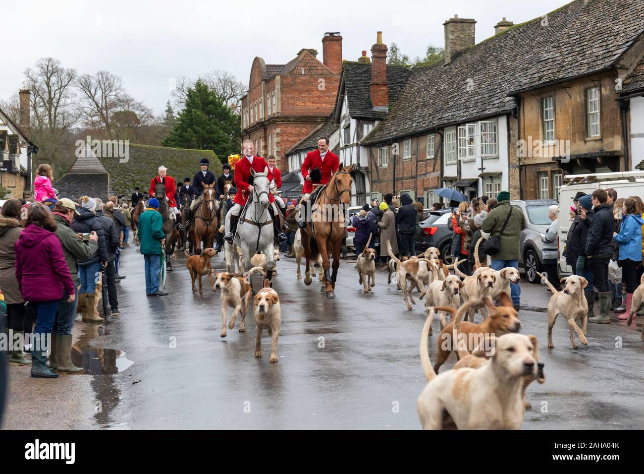 La chasse traditionnelle d'Avon Vale a lieu chaque année le lendemain de Noël depuis Lacock, Wiltshire, Angleterre, Royaume-Uni Banque D'Images