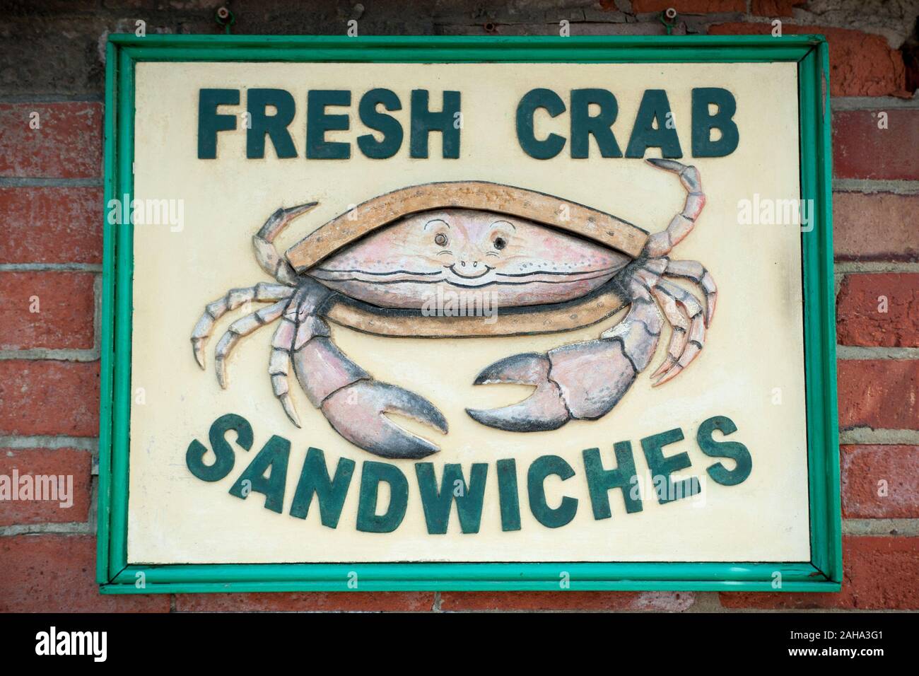 Sandwiches crabe frais signe sur un mur. Banque D'Images