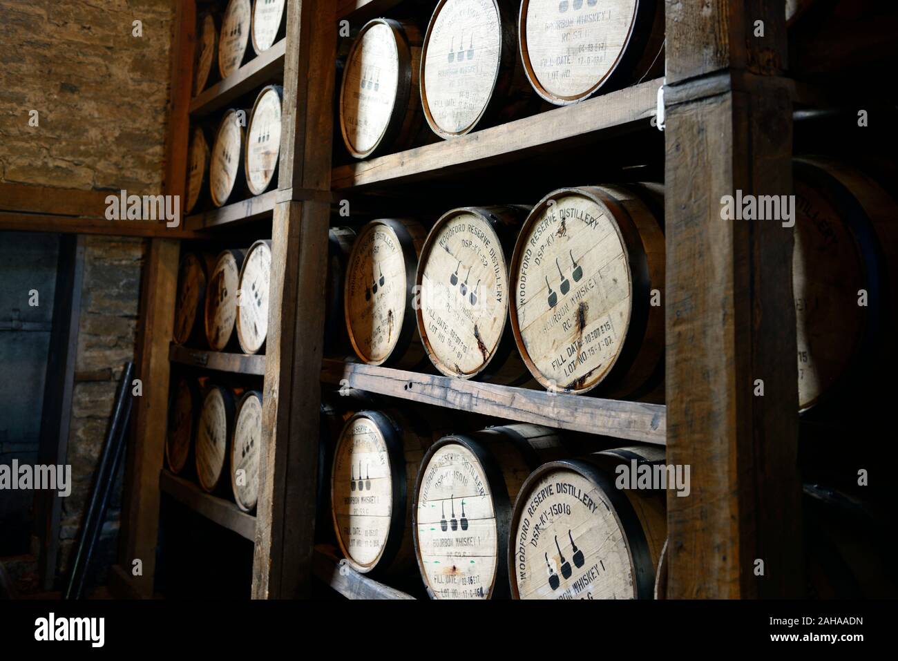 Barils empilés,canon,pile sur rack rack,mature,maturation,whisky,whisky bourbon,,production,Distillerie Woodford Reserve bourbon,,kentucky bourbon,bourbo Banque D'Images