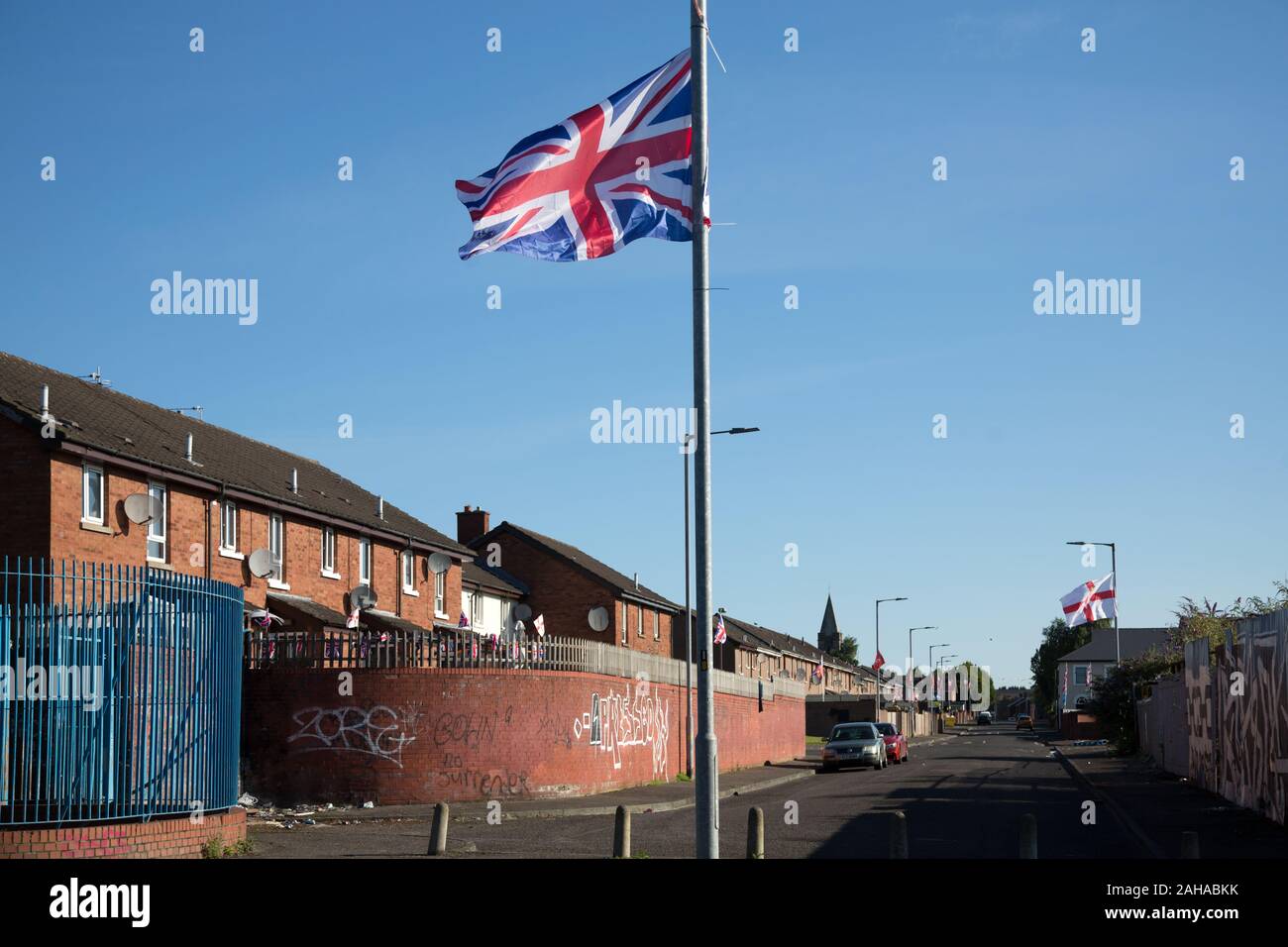 14.07.2019, Belfast, Irlande du Nord, Grande-Bretagne - partie protestante de l'Ouest de Belfast (Conway) Rue Haute, muré, protégés de l'ensemble immobilier Banque D'Images