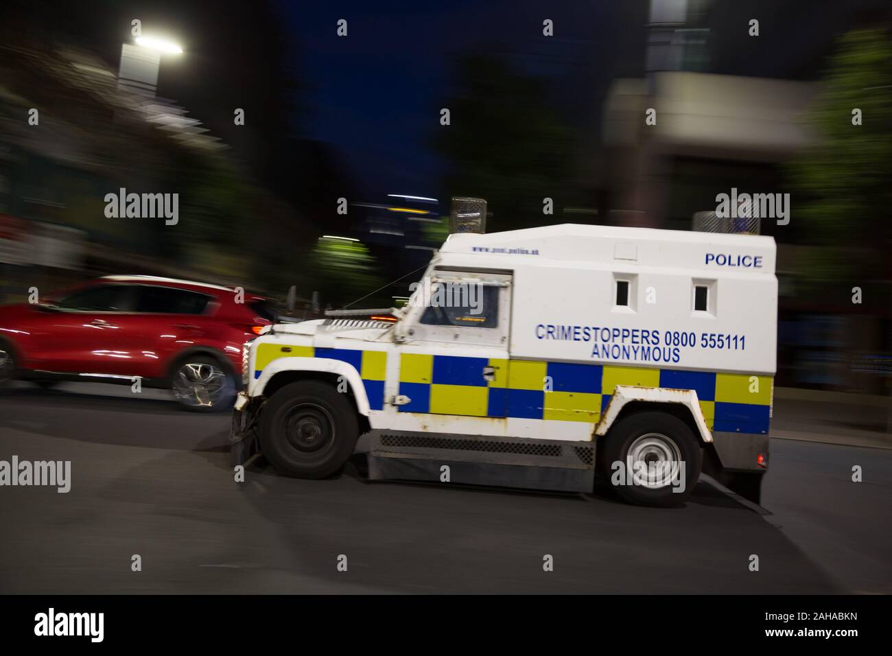 13.07.2019, Belfast, Irlande du Nord, Grande-Bretagne - voiture de patrouille blindés du Service de police de l'Irlande, se mélange. 00A190713D278CAROEX.J Banque D'Images