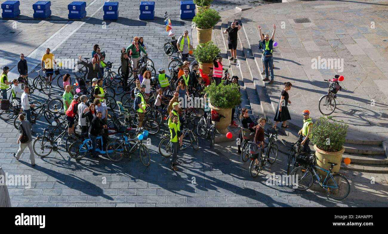 Sunrise Ride urbaine avec la Velocite association Montpellier à Montpellier France Banque D'Images