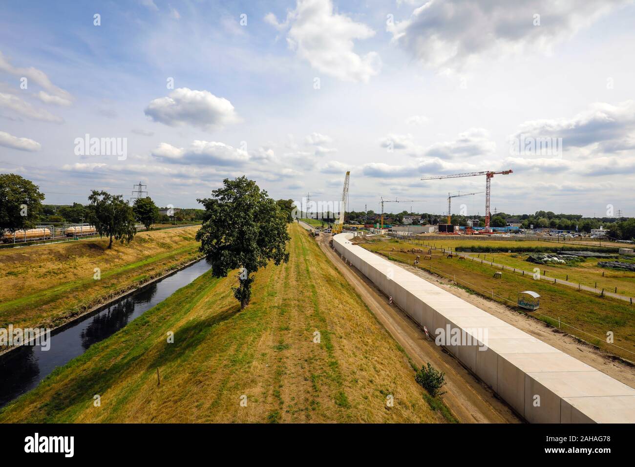 06.08.2019, Oberhausen, Rhénanie du Nord-Westphalie, Allemagne - conversion Emscher, nouvelle construction de l'Emscher AKE d'égout, d'ici dans le champ de fram Holten Banque D'Images