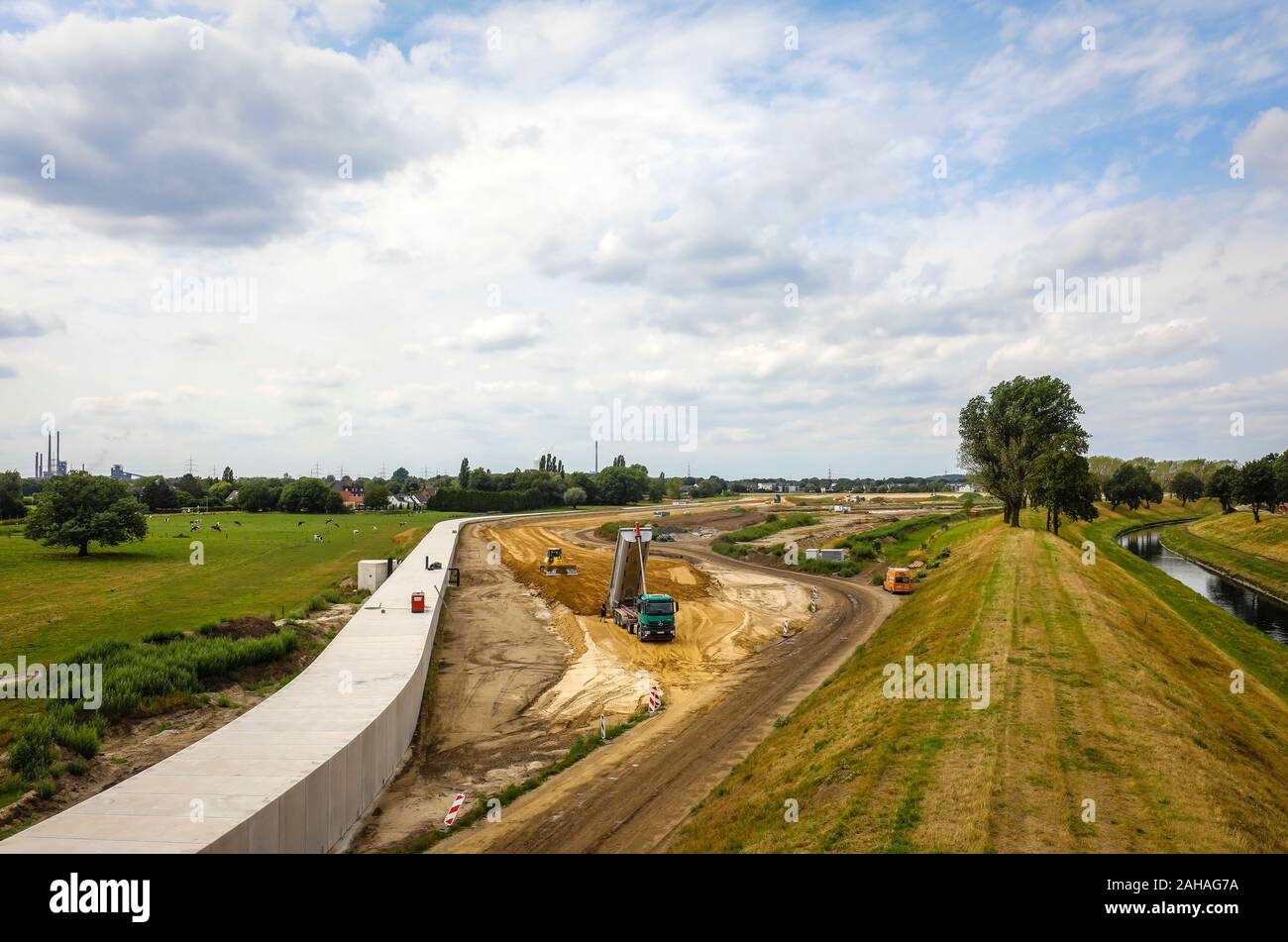 06.08.2019, Oberhausen, Rhénanie du Nord-Westphalie, Allemagne - conversion Emscher, nouvelle construction du canal d'égout AKE Emscher, ici dans la fie Holten Banque D'Images