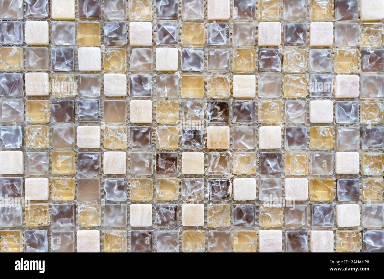Carreaux de mosaïque en céramique avec marron, gris et de carrés blancs. Banque D'Images