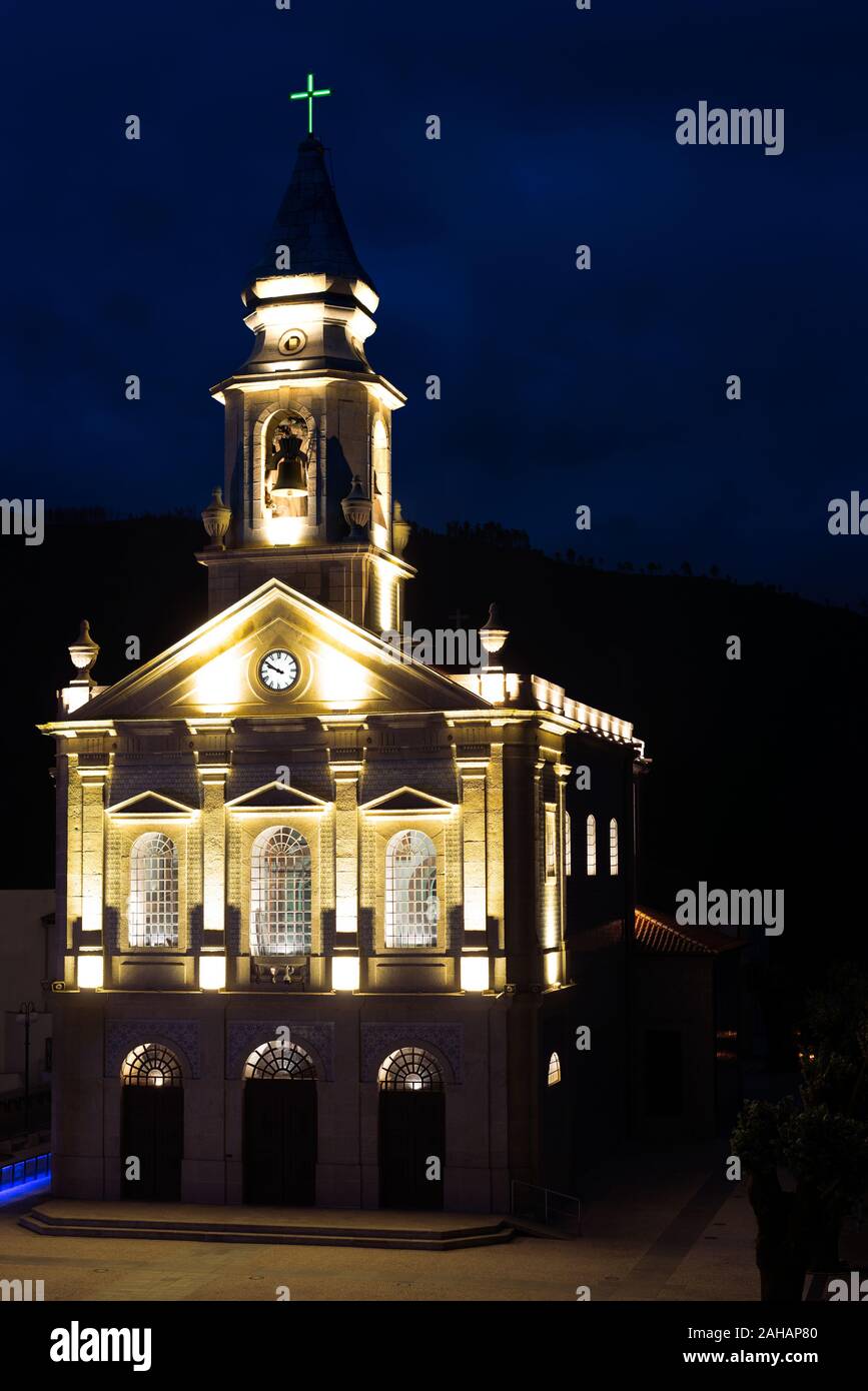 Santuario (chirch) de S. Bento Da Porta Aberta Portugal Geres summer night light Banque D'Images